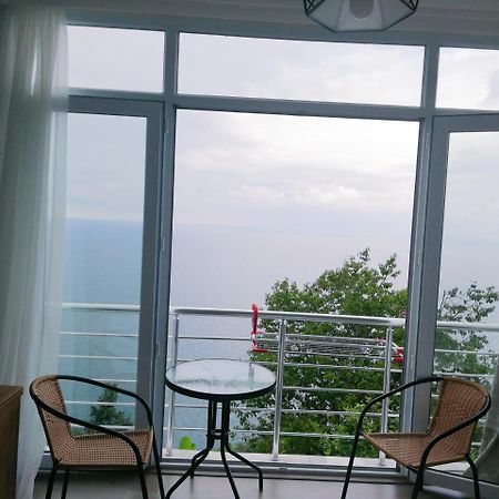 Albatross Kvariati Guest House Kültér fotó