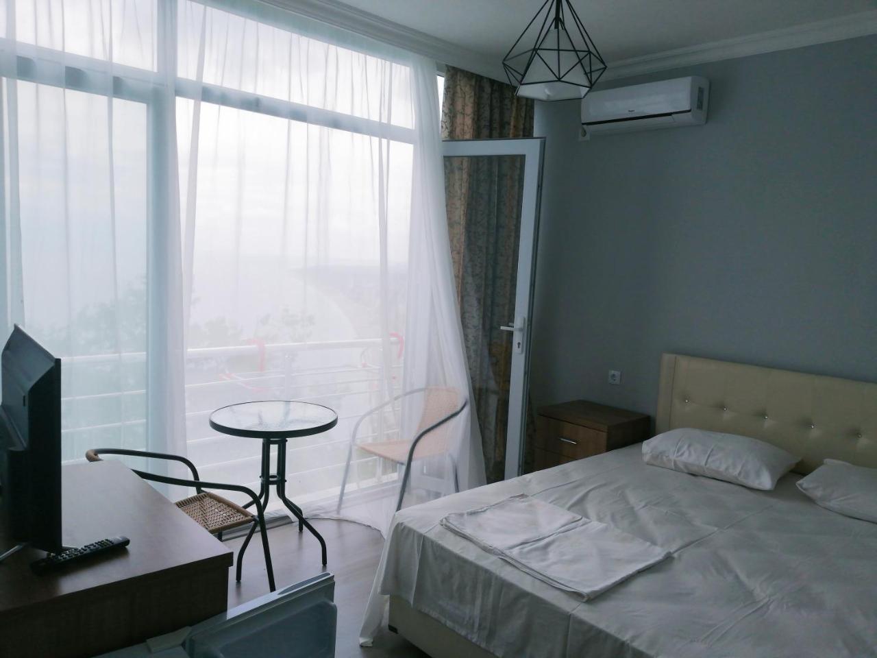 Albatross Kvariati Guest House Kültér fotó