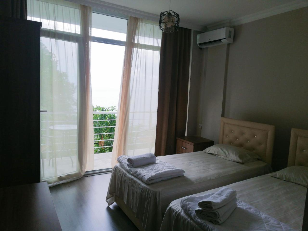 Albatross Kvariati Guest House Kültér fotó