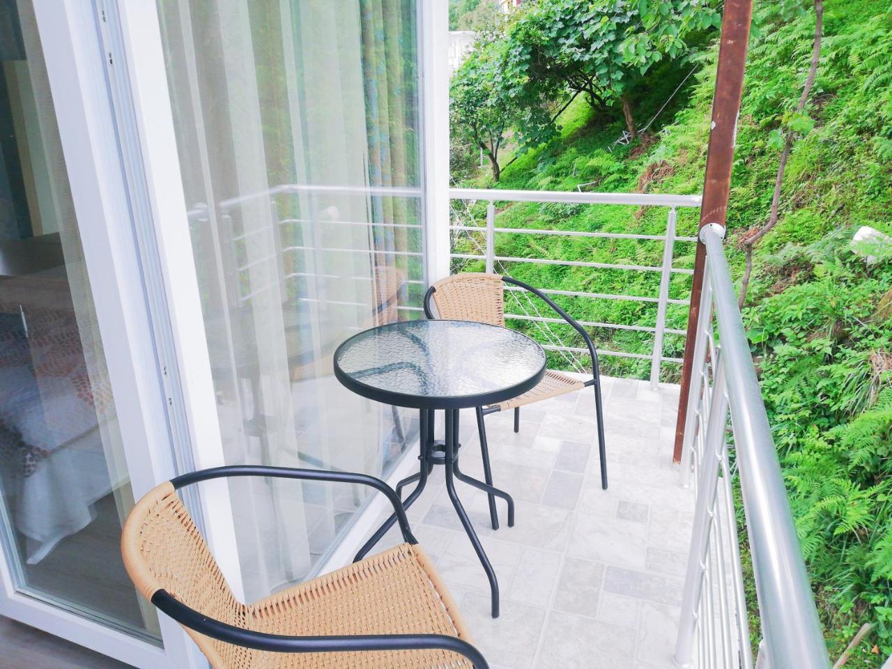 Albatross Kvariati Guest House Kültér fotó